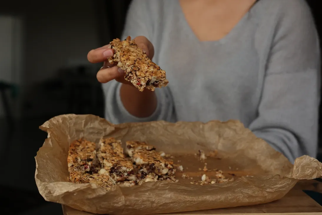 Batonėliai su makadamijomis