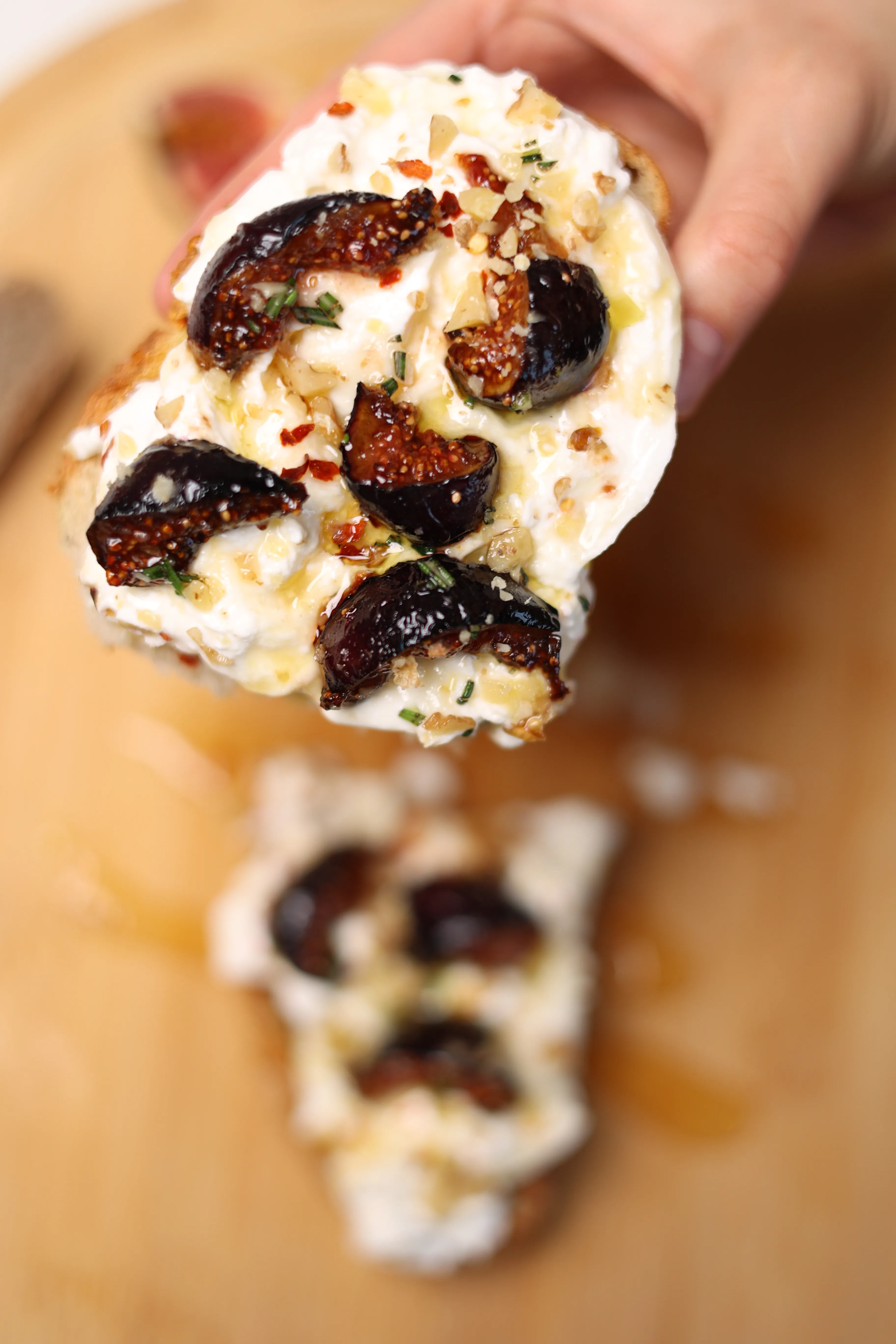 Burata ir figų skrebutis