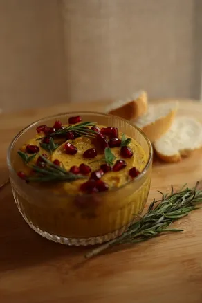 Humuso su mangais ir kariu receptas