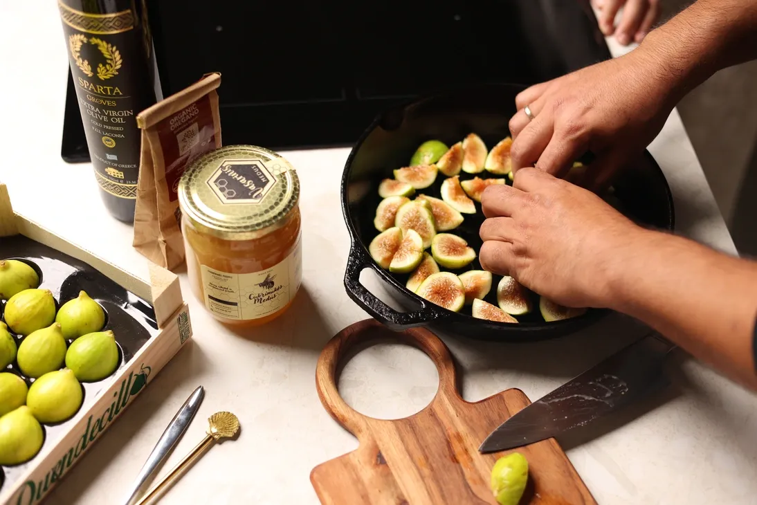Keptos figos su fetos sūriu ingredientai