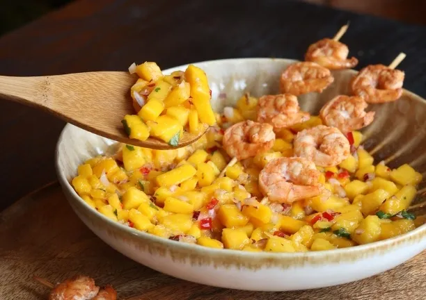 Krevetės su mangų salsa