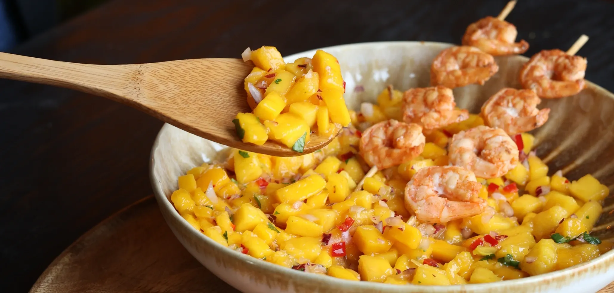 Mangų salsa ir krevetės