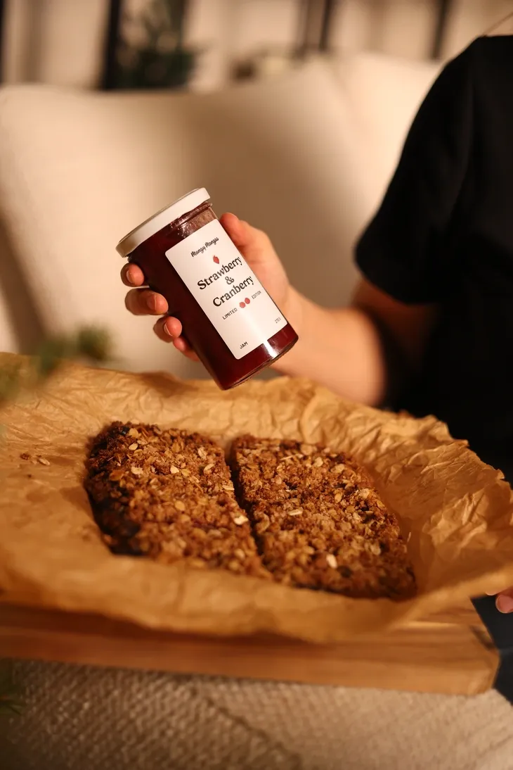 Pyragas su kalėdinėmis uogienėmis gaminimo eiga