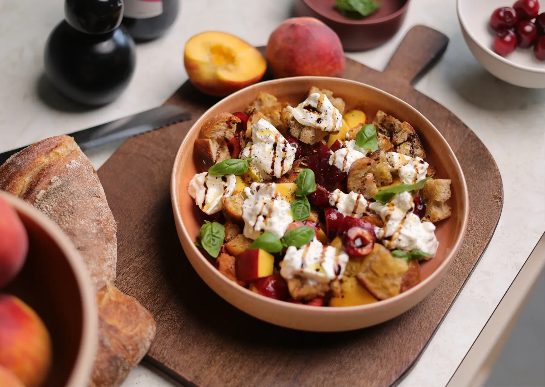 Vasariškos Panzanella salotos